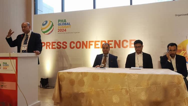 রোগীদের বিদেশ যাওয়া রোধে কাজ করছে পিএইচএ