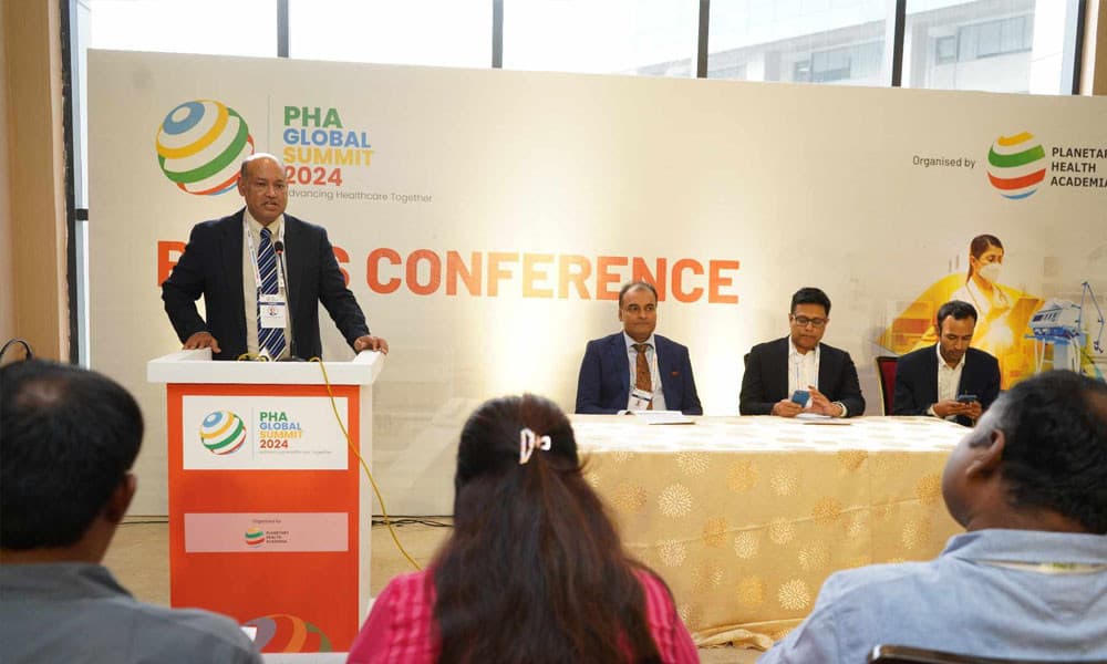 চিকিৎসায় বিদেশে চলে যায় ৫ বিলিয়ন ডলার, রোধের চেষ্টায় পিএইচএ